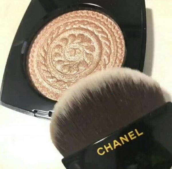Рождественская коллекция макияжа Chanel <!--more-->Makeup Collection Christmas Holiday 2019: живые фотографии